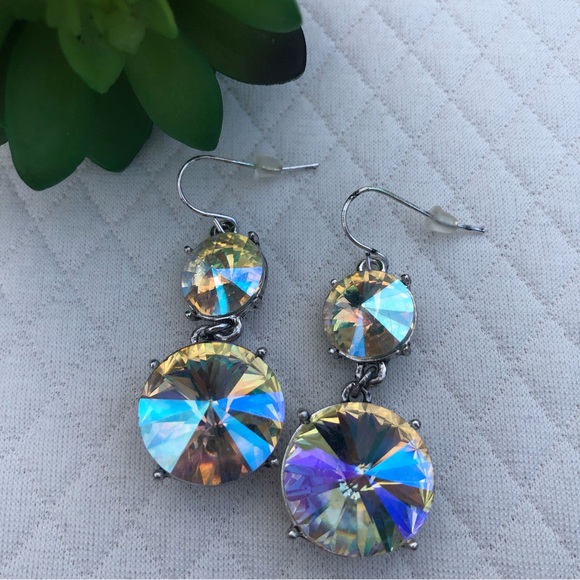 Beautiful drop lightweight earrings with big sparkle ✨ - Picture 7 of 14